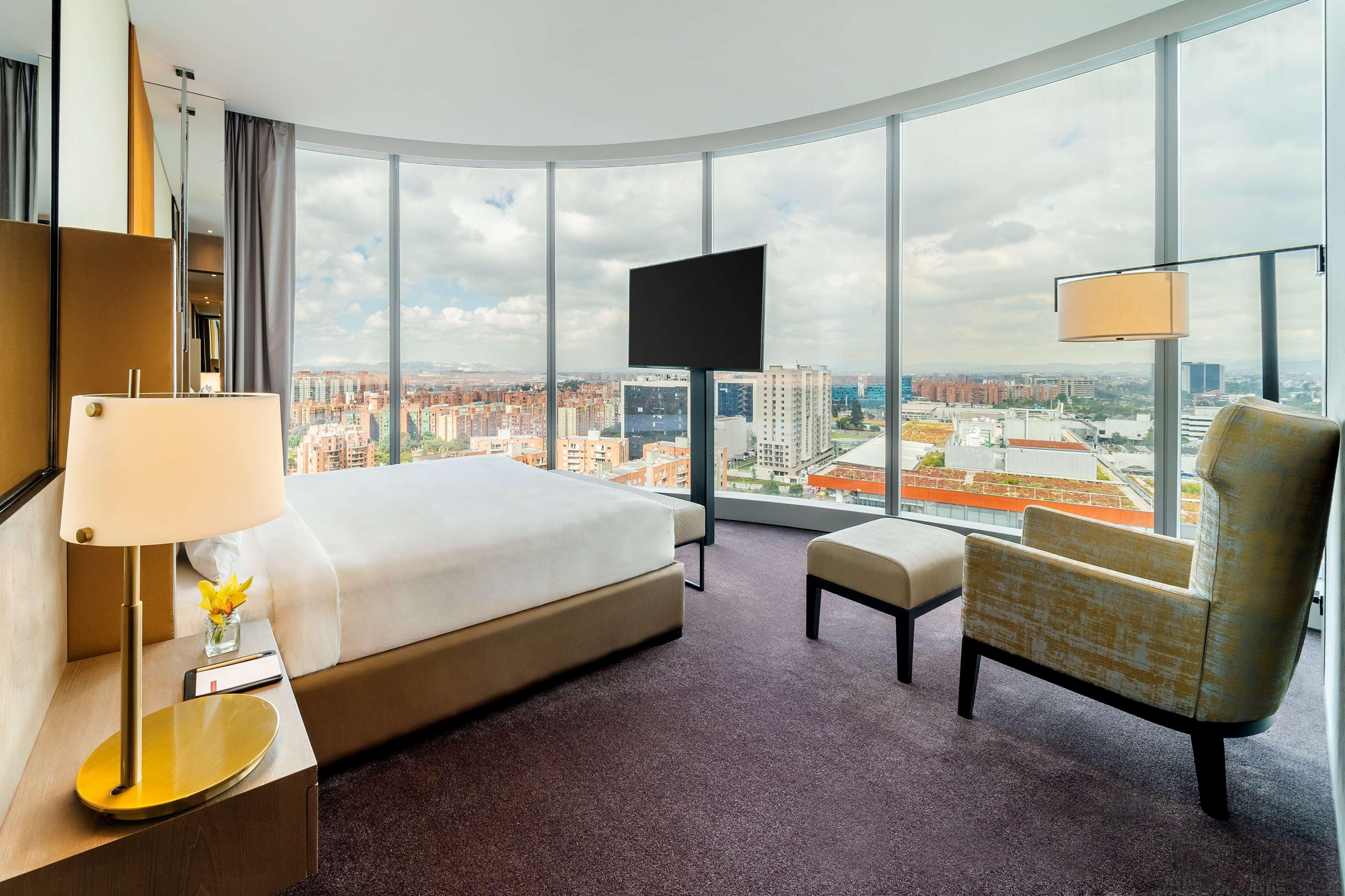 Grand Hyatt Bogota Hotel Luaran gambar A bedroom at the hotel
