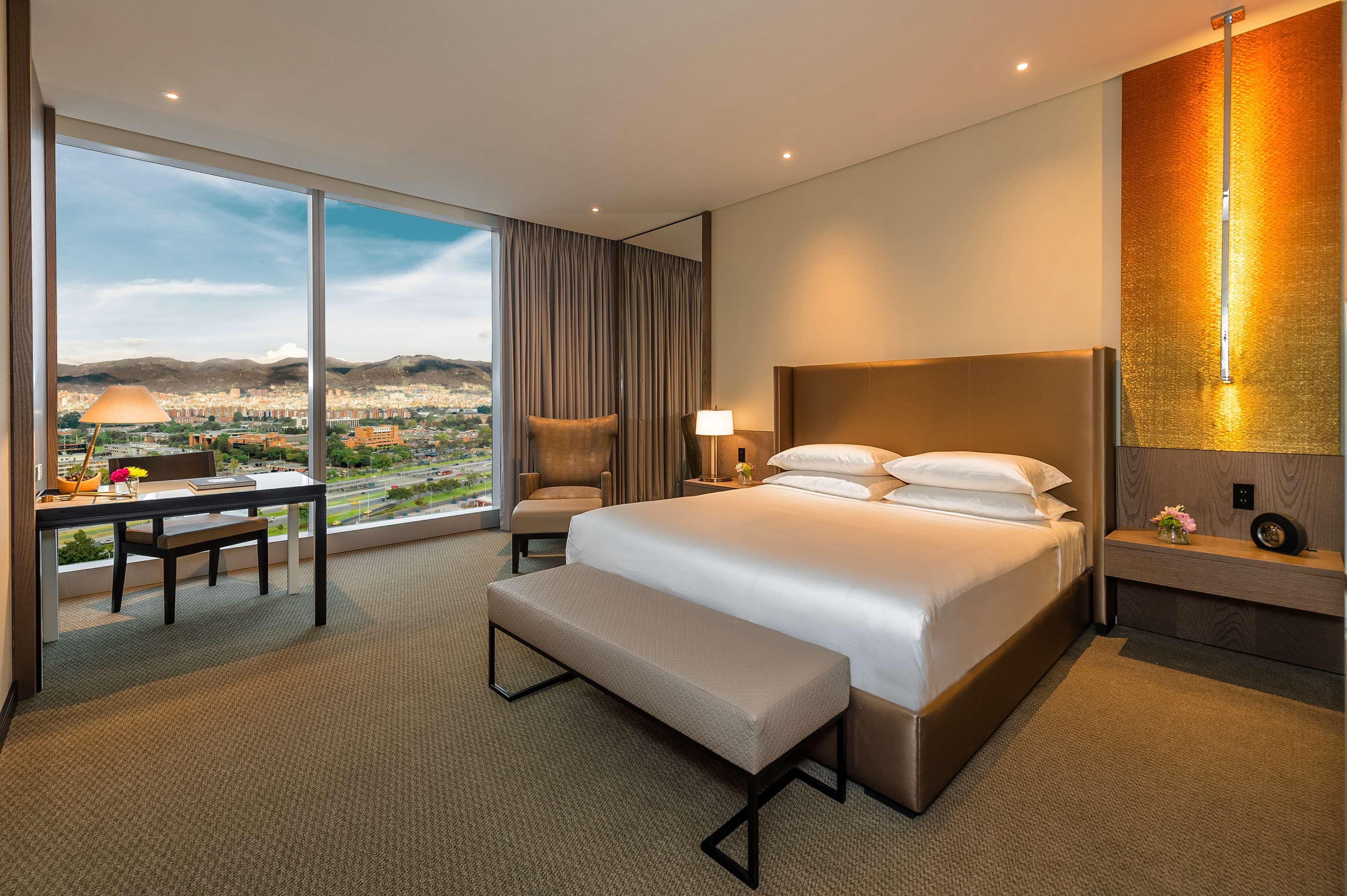 Grand Hyatt Bogota Hotel Luaran gambar A bedroom at the hotel